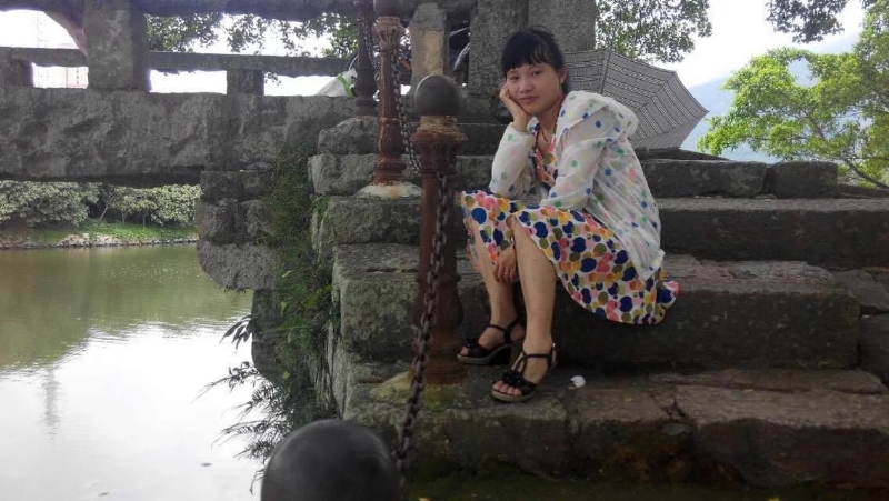 女子悠然的第一张照片--诏安婚介网