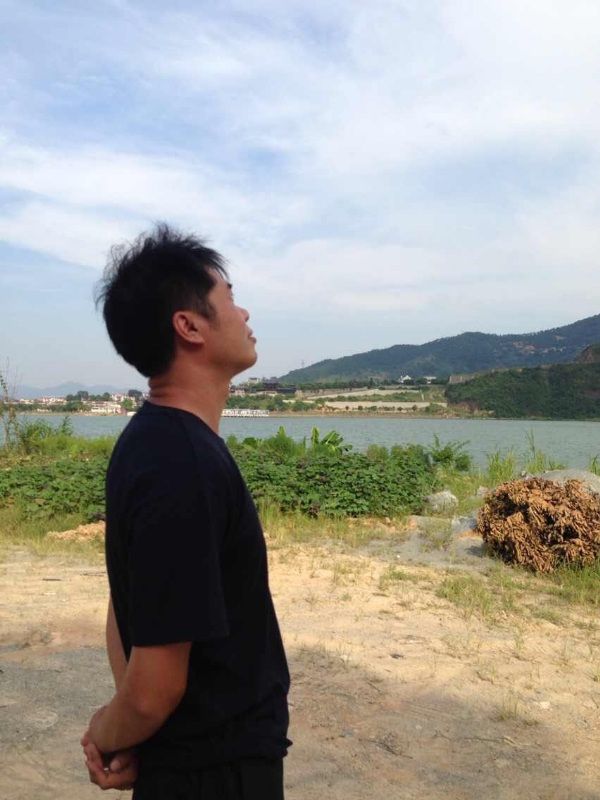 雾里看花的第一张照片--诏安婚介网
