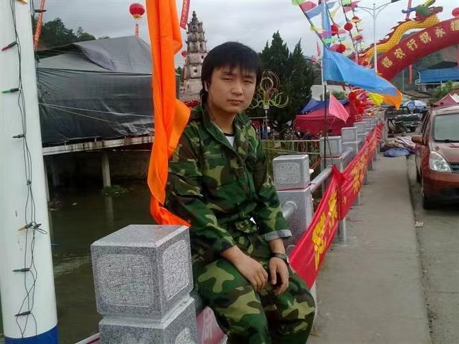 如影随形的第二张照片--诏安婚介网